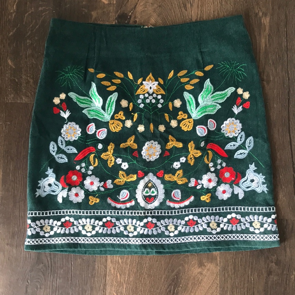 Embroidered mini skirt